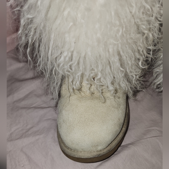 UGG Short Boot Cream Sheepskin Cuff - Picture 10 of 16